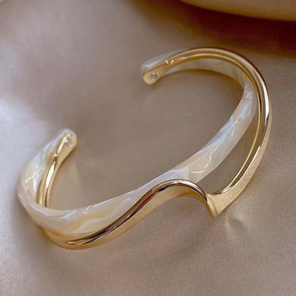 Onoa™ Bracelet Manchette
